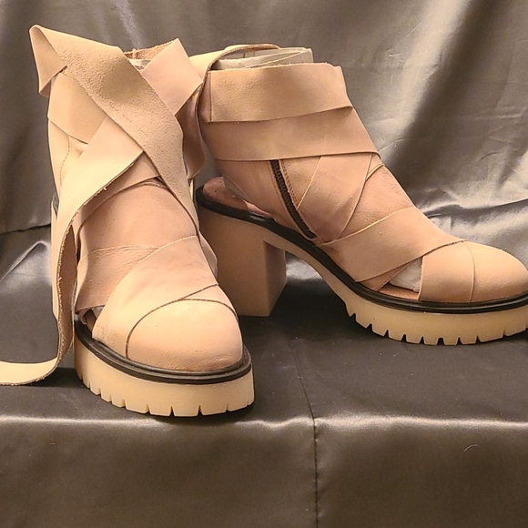 ❤️ NWT/BOX Free People shoes & gift - Picture 4 of 13
